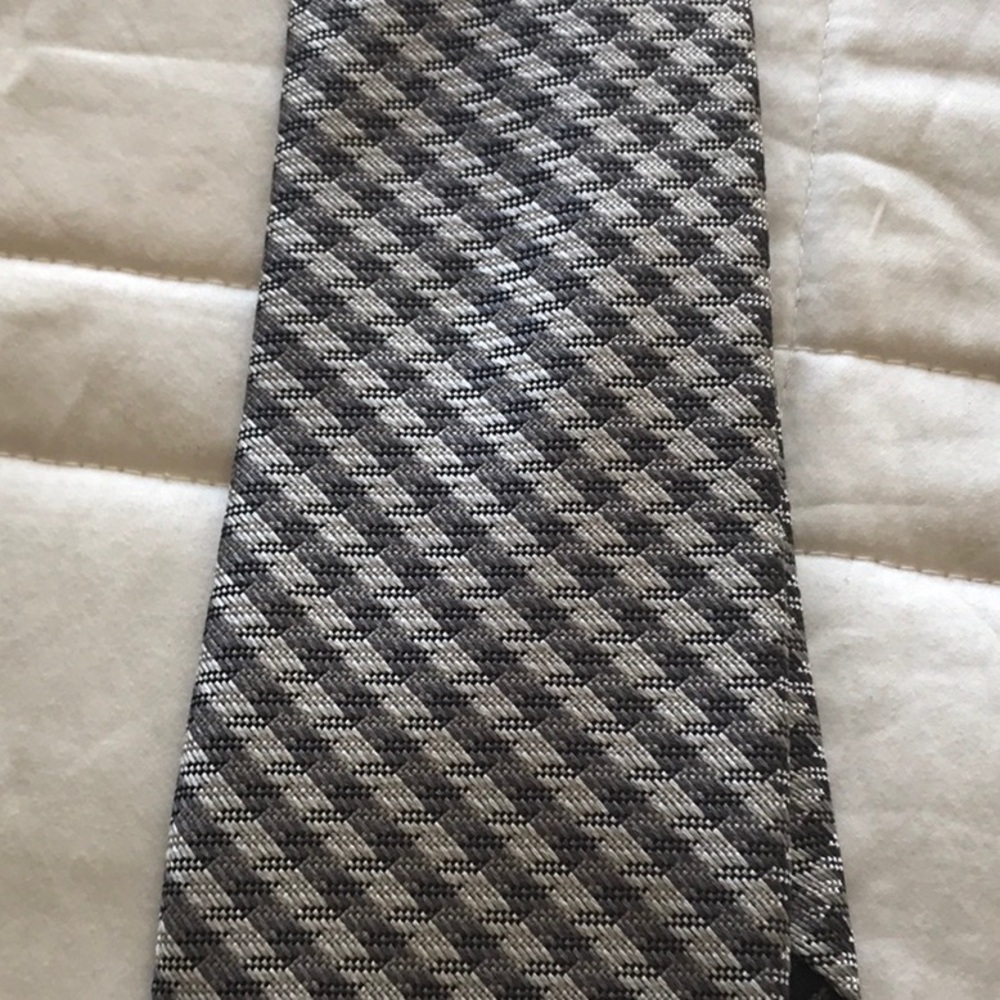 Michael Kors Gray and Black Houndstooth Tie